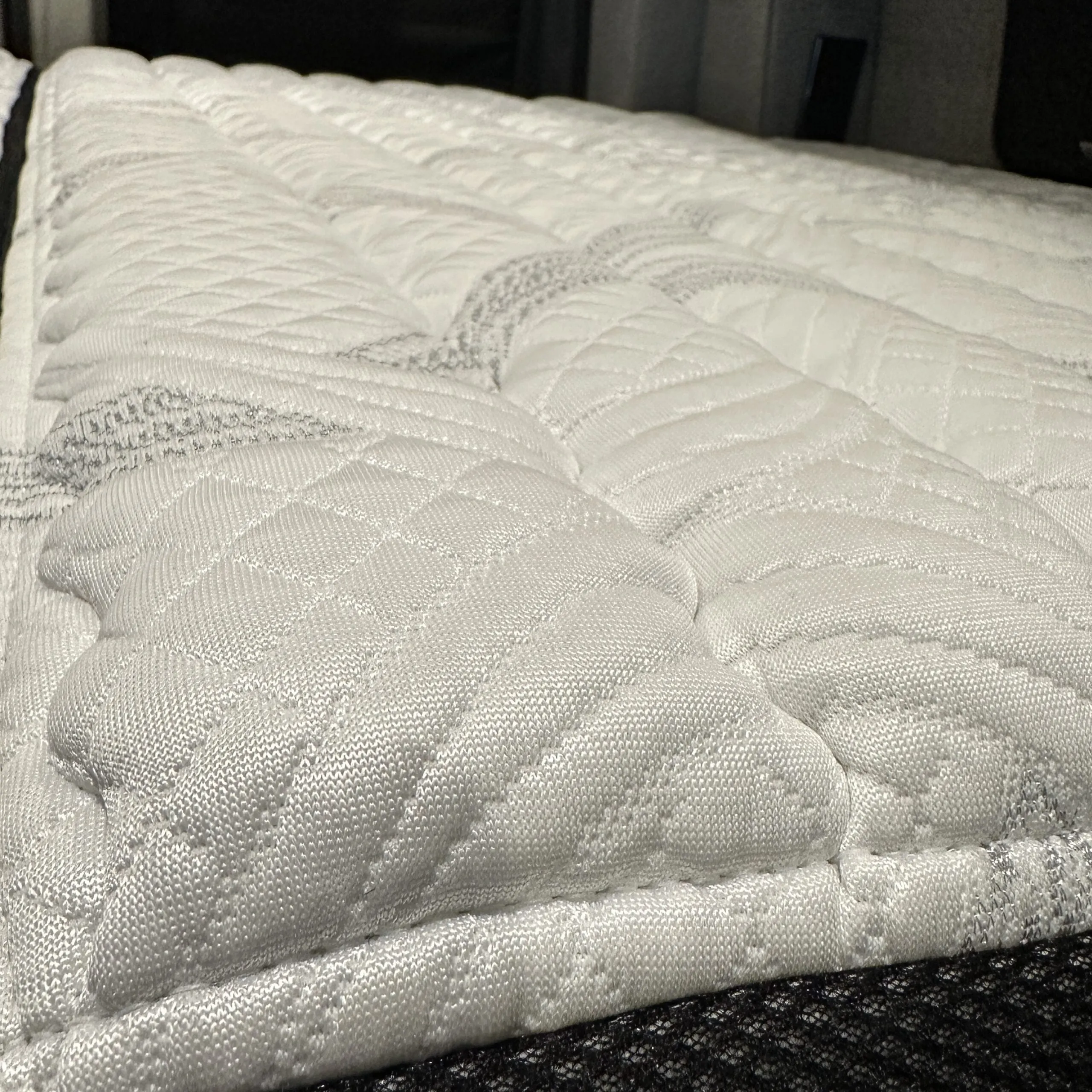 ULTRA Luxe Mattress - Storyteller Overland Mode LT